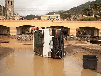 Near the railway bridge in Monterosso (flooding, 2011), Italy